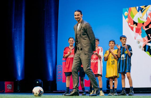 开云app-【现场】独一无二的伊布，讲述独一无二的足球故事